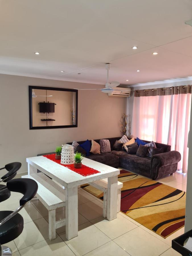 Durban Beach Getaway - Summersands, Inverter For Load Shedding, Free Wifi & Free Parking Exterior foto